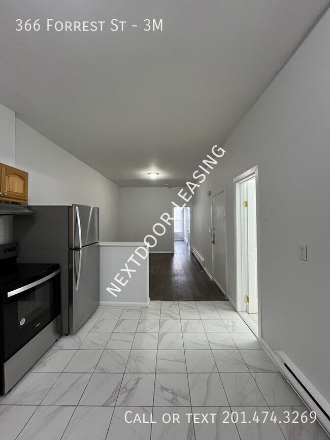 Building Photo - 366 Forrest St