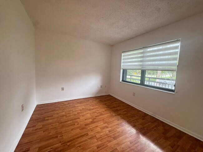 Building Photo - 2018 SW 29th Ct