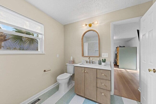 Building Photo - 169 Pompano St