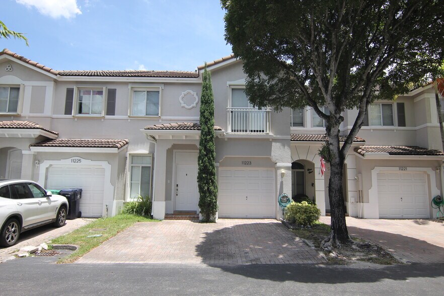 Primary Photo - 11223 NW 57th Ln