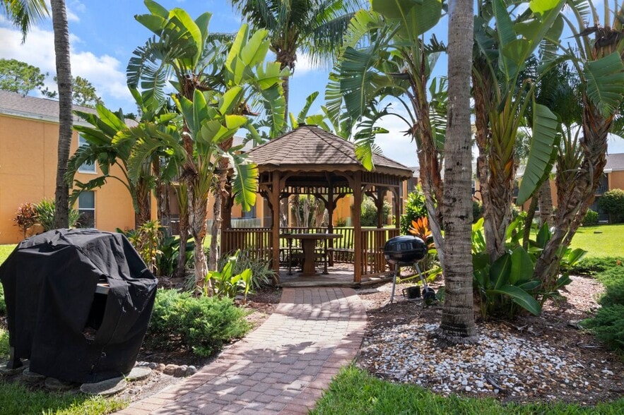 Building Photo - 12630 Kenwood Ln