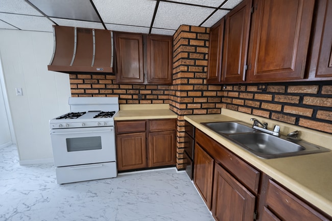 Building Photo - Updated 3BR Home with Garage and Fenced Yard