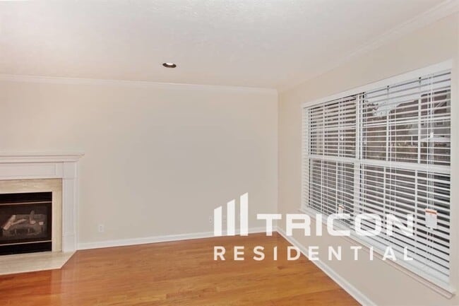 Building Photo - 2041 Glastonbury Dr