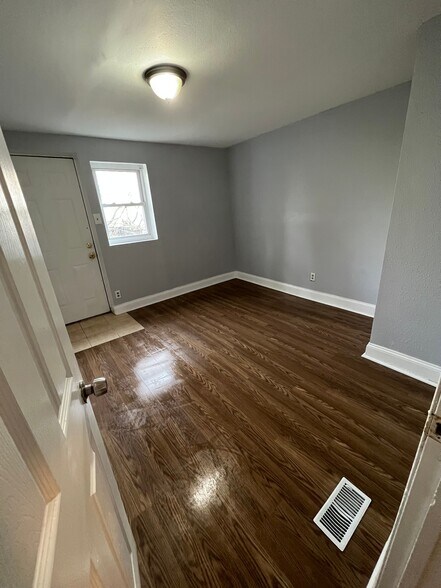 Building Photo - 2135 E Auburn St