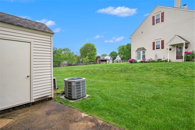 Building Photo - Beautiful Spacious Townhome