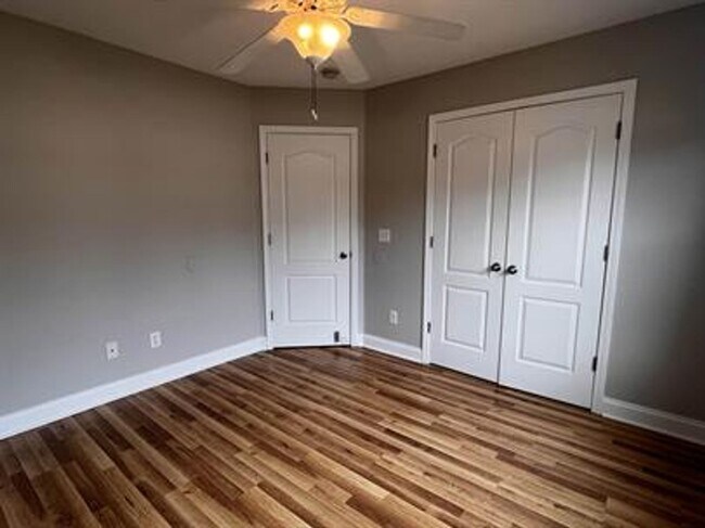 Building Photo - 4 bedroom beautiful home available August 14!!