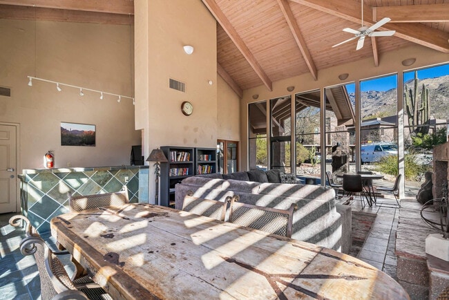Building Photo - 6655 N Canyon Crest Dr