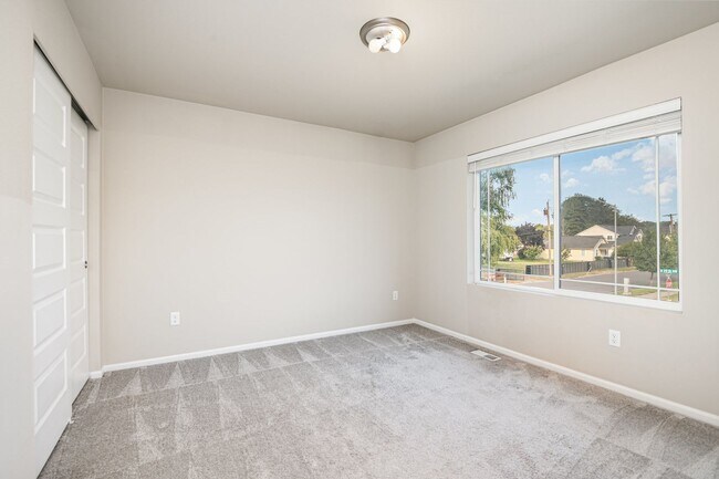 Building Photo - Spacious 5 bed 3 bath home in Puyallup