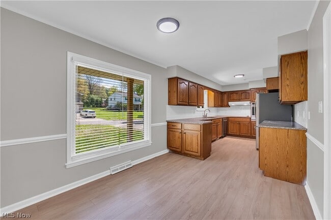 Building Photo - 1183 Romayne Dr