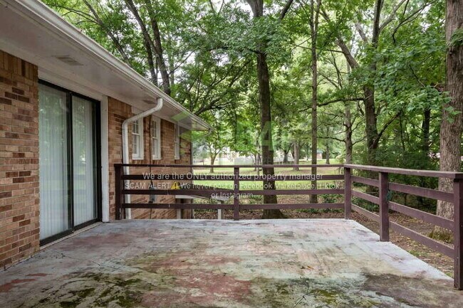 Building Photo - 6106 Venetian Way SW