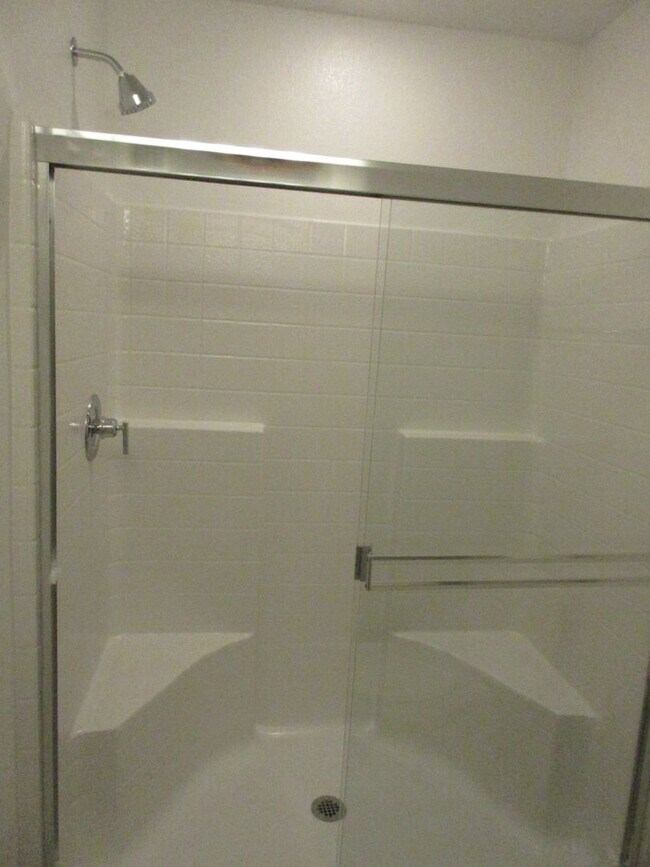 Building Photo - Brand new Beautiful 3bed 2bath townhome