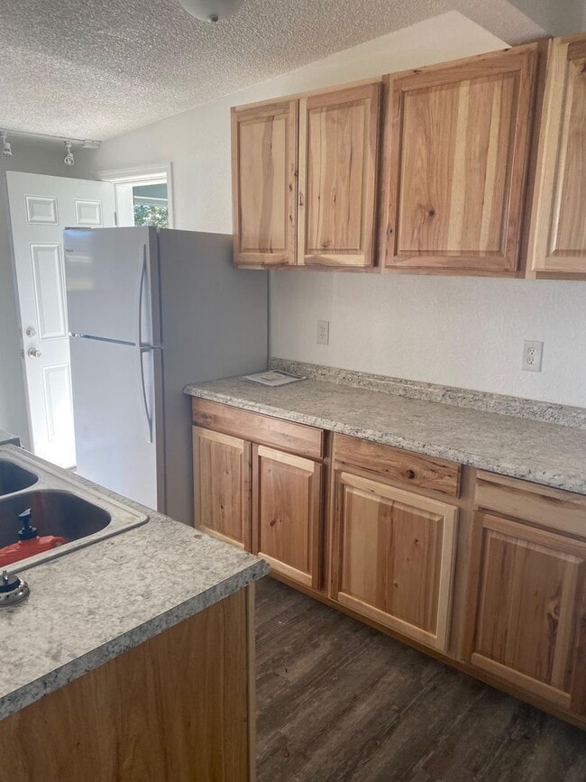 Building Photo - Charming two bedroom home
