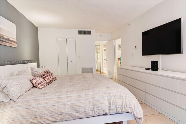 Building Photo - 9195 Collins Ave
