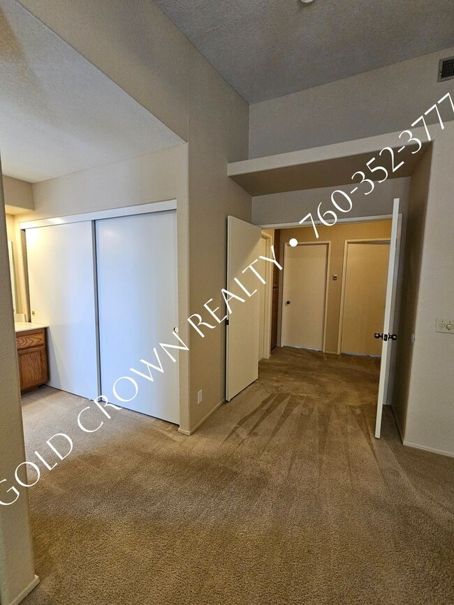 Building Photo - 2402 Lenrey Ave