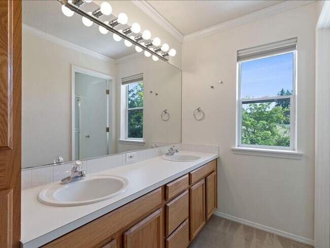Building Photo - FOR RENT: MRS. CLEAN LIVED HERE! LOVELY HILLSBORO HOME AVAILABLE NOW! 4 BED, 2.5 BATH, 2 CAR GAR,...