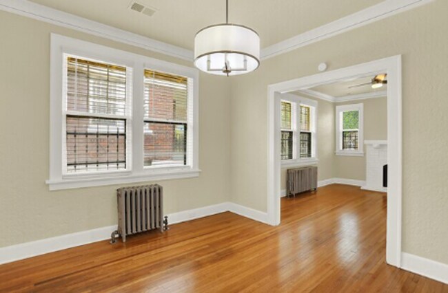 Building Photo - Historic 3 Bed 1 Bath Home