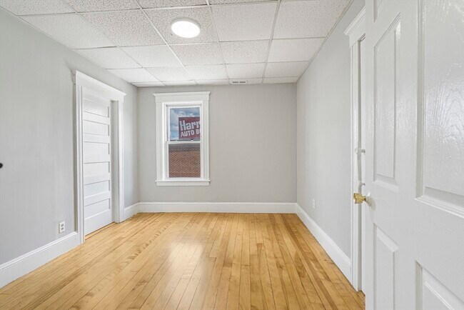 Building Photo - 423 Park Ave