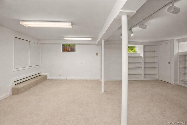 Building Photo - 6 Wildway