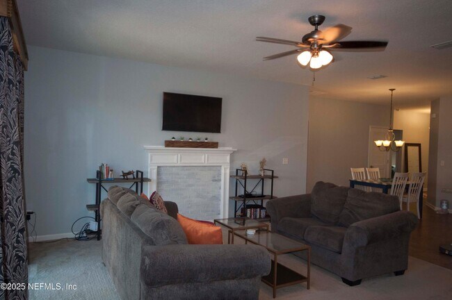 Building Photo - 11745 Lake Bend Cir