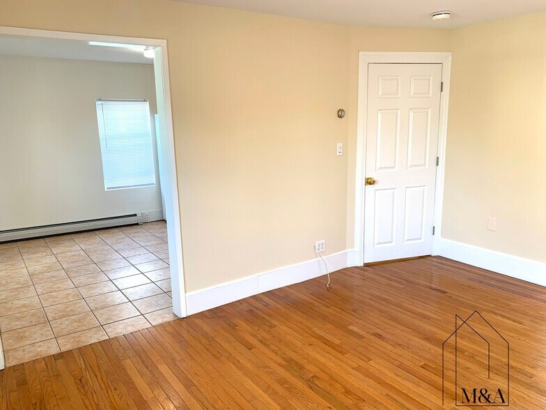 Building Photo - 186 Broadway