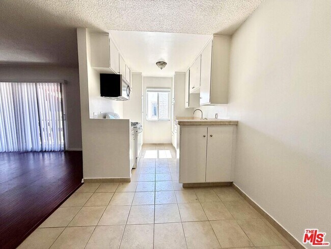 Building Photo - 515 N Alfred St