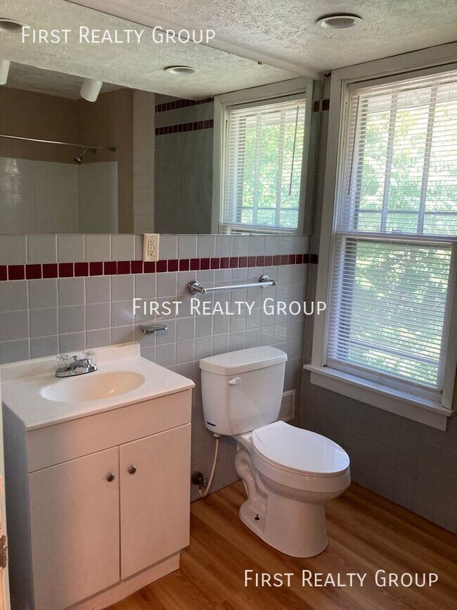 Building Photo - 217 Reisinger Ave