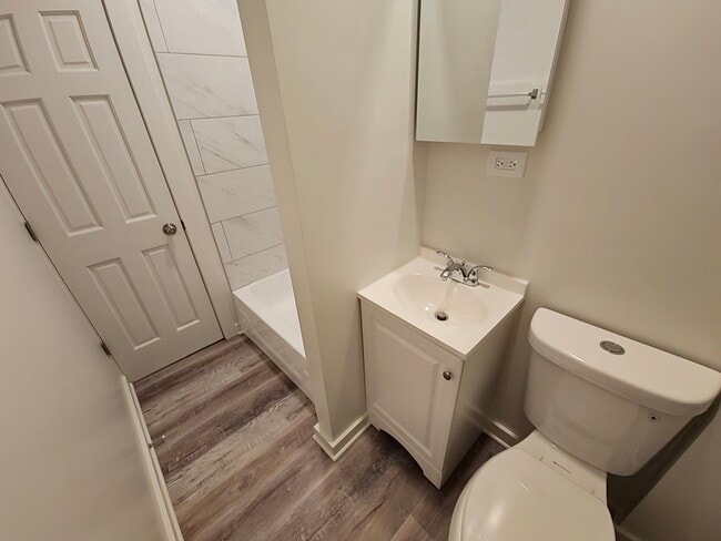 Building Photo - 2216 W 21st Pl