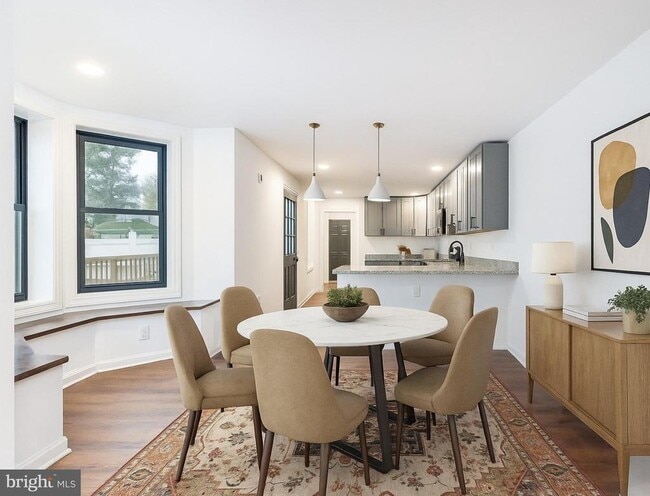 Building Photo - 32 E Elm St