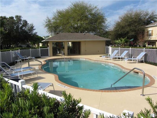 Building Photo - ALTAMONTE SPRINGS: 2 Story Townhouse, 3 bed/2.5 Bath, 1 Car Garage