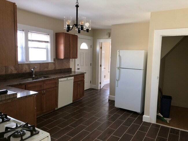 Building Photo - 11 Andrew St