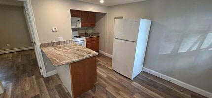 Building Photo - 62 Cabot St