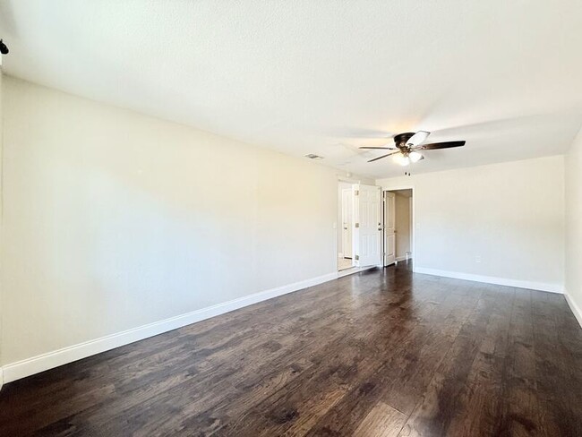 Building Photo - 1238 Bellevue Blvd