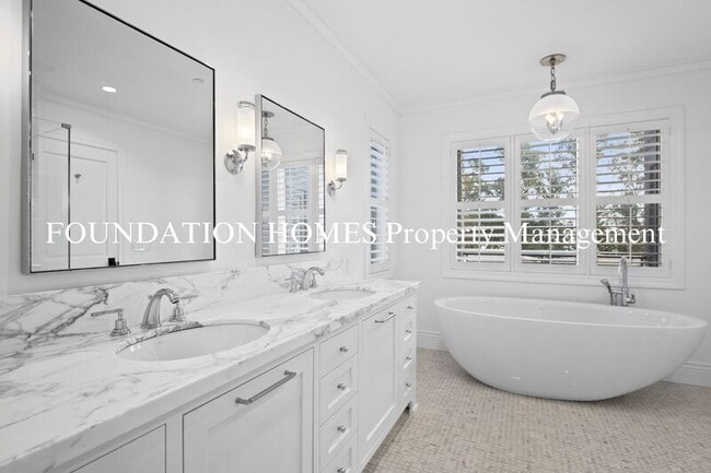 Building Photo - 22 De Silva Island Dr
