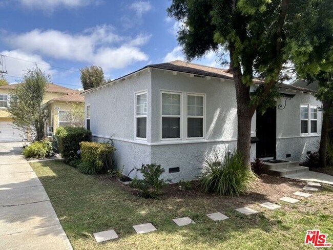 Building Photo - 10574 Ayres Ave