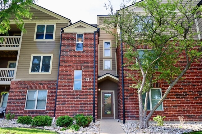Building Photo - 129 Glengarry Dr