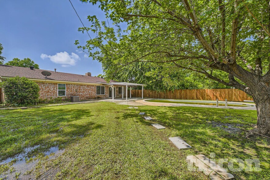 Building Photo - 7549 David Dr