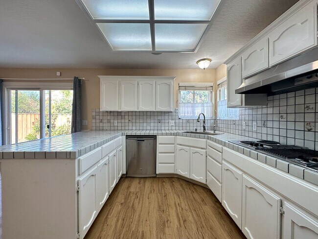 Building Photo - 1727 Coralee Dr