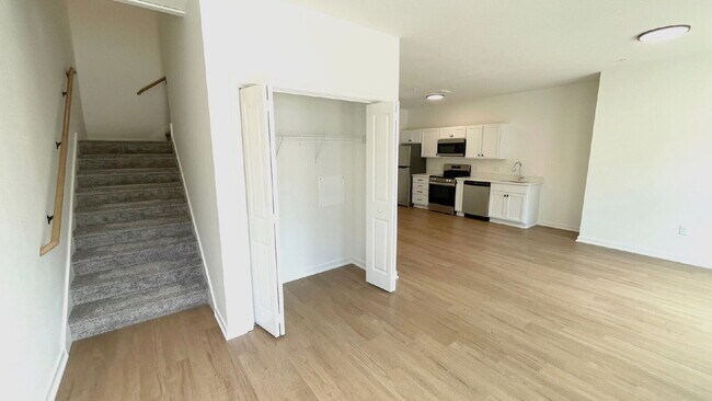 Building Photo - 2 Bed 1.5 Bath Brand New Contemporary Apartments!