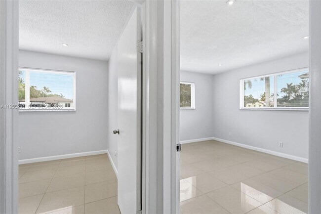 Building Photo - 808 NE 2nd St