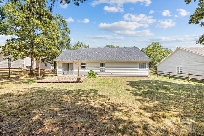 Building Photo - 2215 Genesis Dr