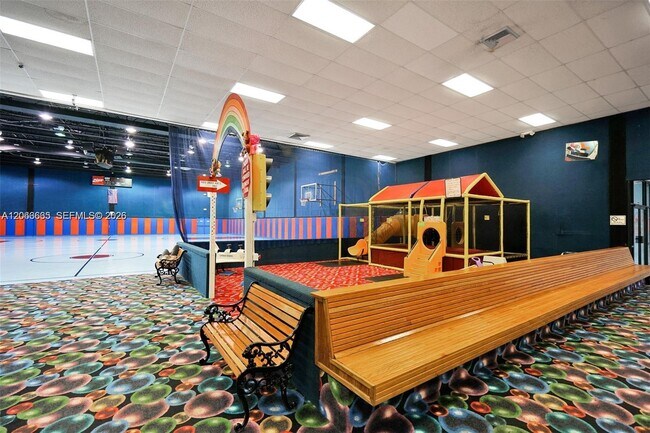 Building Photo - 440 Lakeview Dr