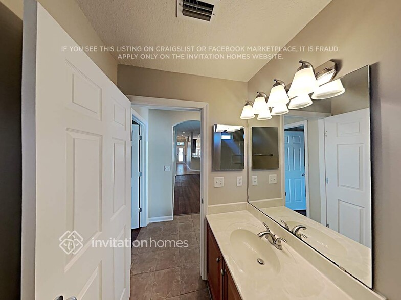 Building Photo - 713 Hazelmoor Ln