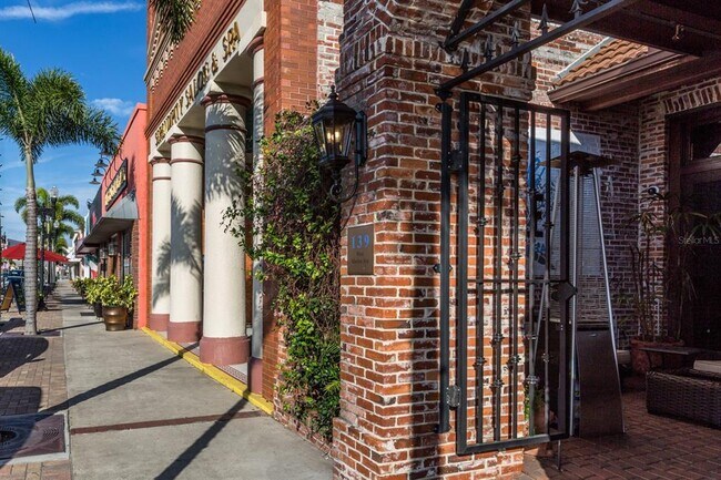 Building Photo - 26333 Nadir Rd