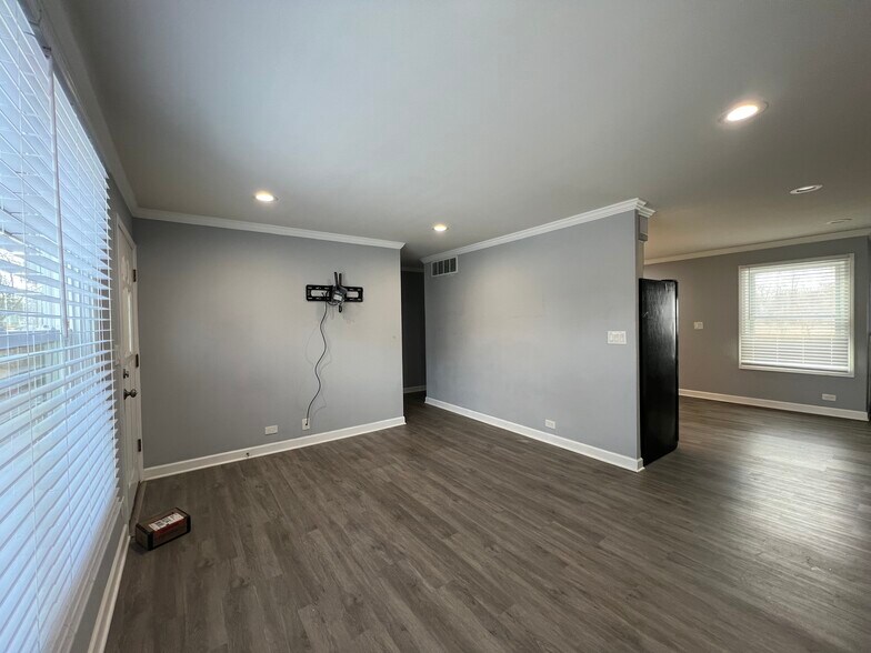 Building Photo - 206 Raupp Blvd