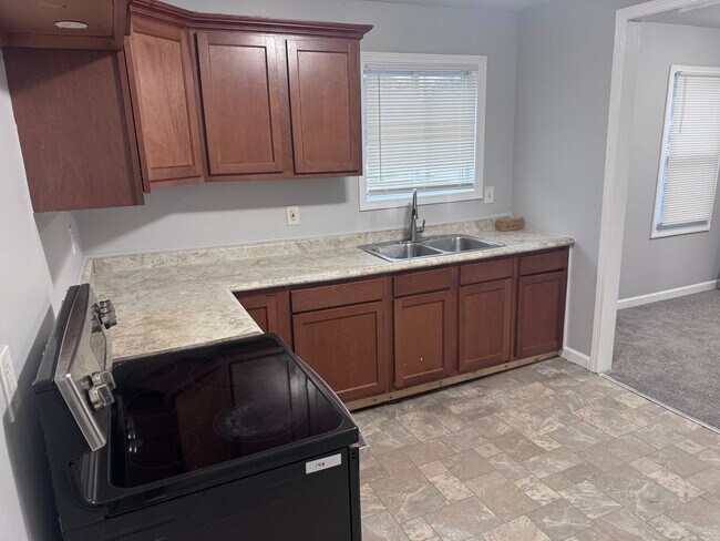 Building Photo - Charming Updated 2-Bedroom Home with Spacious Yard