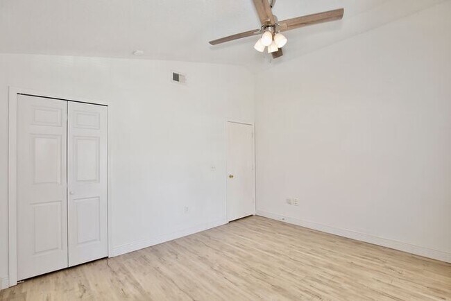 Building Photo - Beautiful 3/2 Home Recently Remodeled with...