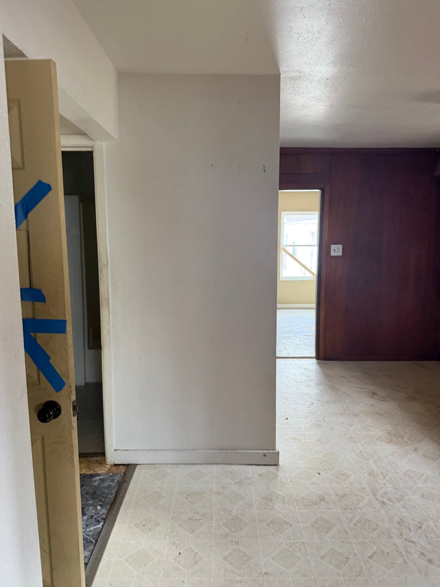 Building Photo - 1604 S Kneer Ave