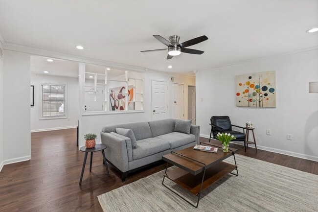 Building Photo - 6864 Aspenhill Dr