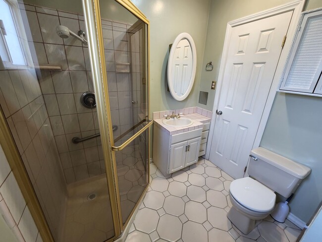 Building Photo - Excellent home on large lot for lease!