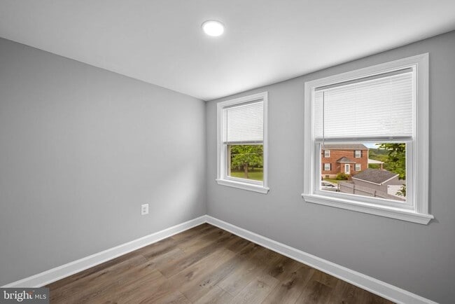 Building Photo - 1520 Dorchester Ave